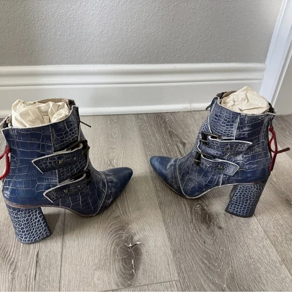 Freebird by Steven by Joey Navy Croc-Pointed Toe Buckle Ankle Boots Size 8 - Picture 3 of 5